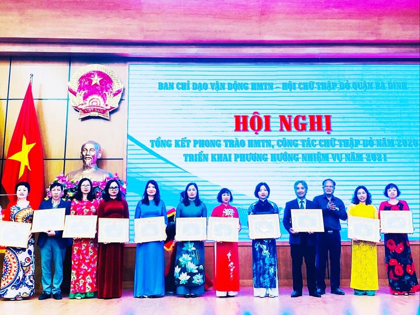 Trường THCS Nguyễn Trãi được nhận giấy khen của hội chữ thập đỏ thành phố