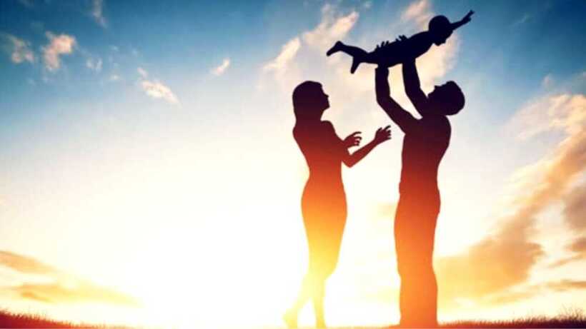 LÀM BẠN CÙNG CON 👨‍👩‍👧‍👧 15 CÁCH THỂ HIỆN TÌNH YÊU VỚI CON MÀ BỐ MẸ NÊN BIẾT, VÌ “YÊU CŨNG CẦN PHẢI NÓI”