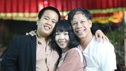 'Quy tắc bàn tay' của mẹ Đỗ Nhật Nam giúp con giỏi tiếng Anh