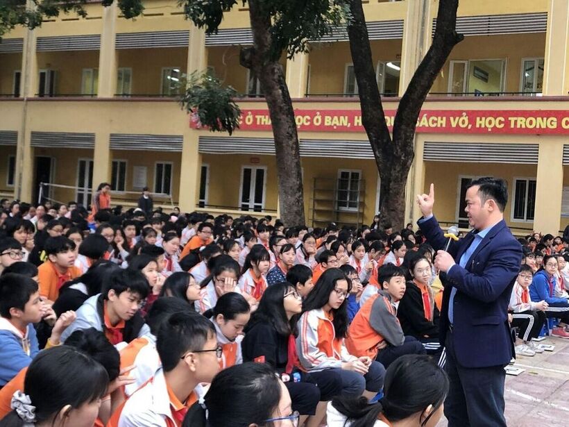 NGOẠI KHÓA PHÒNG TRÁNH BẠO LỰC VÀ XÂM HẠI TRẺ EM TRƯỜNG THCS NGUYỄN TRÃI