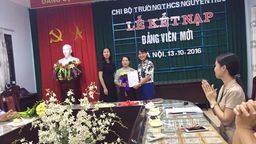 LỄ KẾT NẠP ĐẢNG VIÊN MỚI CỦA CHI BỘ TRƯỜNG THCS NGUYỄN TRÃI