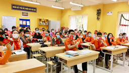 Ngày đầu trở lại trường, học sinh háo hức, thầy cô vui mừng