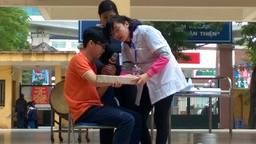 QUYÊN GÓP QUỸ “VÌ NGƯỜI NGHÈO” VÀ QUỸ “CHỮ THẬP ĐỎ”