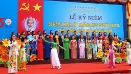 Trường THCS Nguyễn Trãi tổ chức kỷ niệm 50 năm ngày thành lập trường (1964-2014) và chào mừng ngày Nhà giáo Việt nam (20/11/2014)