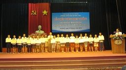 Hội nghị tuyên dương, khen thưởng giáo viên giỏi, nhân viên giỏi, học sinh tiêu biểu năm học 2014-2015