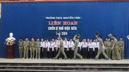 Liên hoan " Chiến sĩ nhỏ Điện Biên " ( 75 )