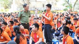 Trường THCS Nguyễn Trãi tổ chức chương trình học ngoại khóa “Phòng chống tội phạm”