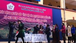 Chương trình quyên góp áo ấm ủng hộ học sinh vùng cao ( 1512 )