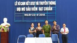 TRƯỜNG THCS NGUYỄN TRÃI TỔ CHỨC LỄ KÝ CAM KẾT THỰC HIỆN TỐT AN TOÀN GIAO THÔNG VÀ TRUYỀN THÔNG ĐỘI MŨ BẢO HIỂM ĐẠT CHUẨN