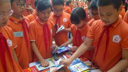 NGÀY HỘI TRIỂN LÃM, ĐỌC SÁCH VÀ TẶNG SÁCH