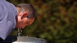 Thiết bị biến không khí thành nước sạch bằng năng lượng mặt trời