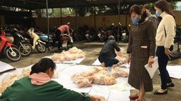 Trường THCS Nguyễn Trãi chung tay giải cứu gà Hải Dương