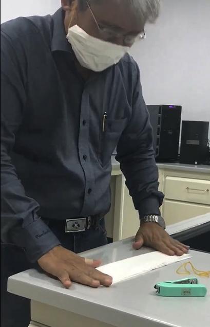 Bác sĩ hướng dẫn cách tự chế khẩu trang ngừa virus corona rất đơn giản