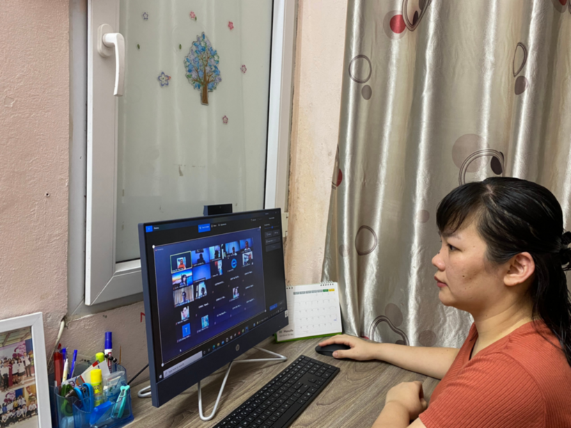 Ban Giám hiệu và giáo viên cốt cán môn Tin - Toán của Trường THCS Nguyễn Trãi tham gia tập huấn về quản lí cơ sở dữ liệu