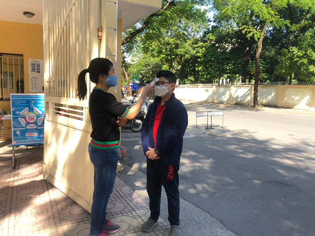 Tổ chức công tác tiêm chủng Vaccine phòng Covid-19 cho học sinh khối 7 và khối 8 trường THCS Nguyễn Trãi