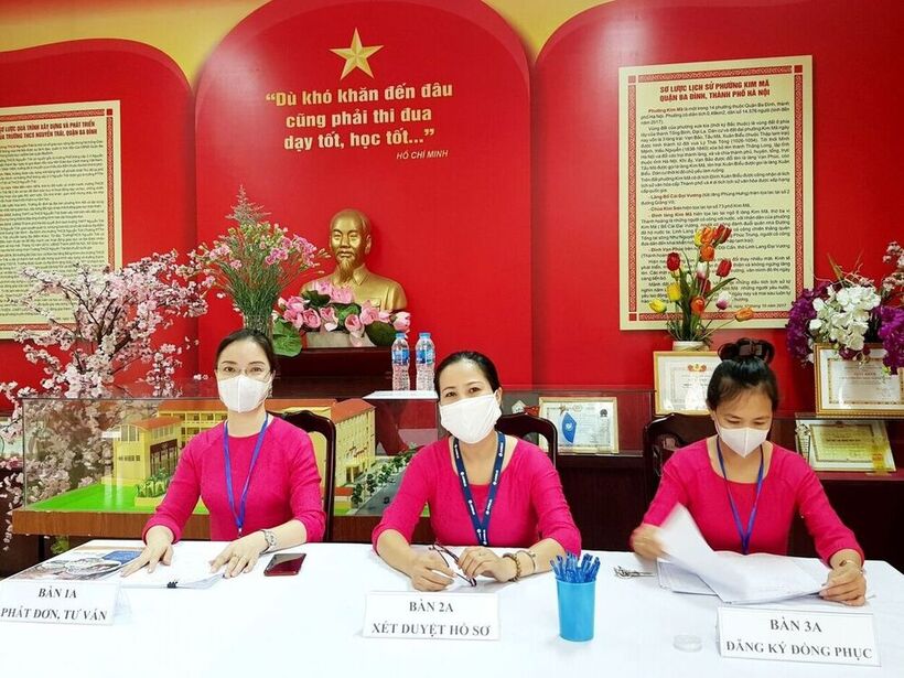 Trường THCS Nguyễn Trãi trong ngày đầu tiên tuyển sinh trực tiếp vào lớp 6