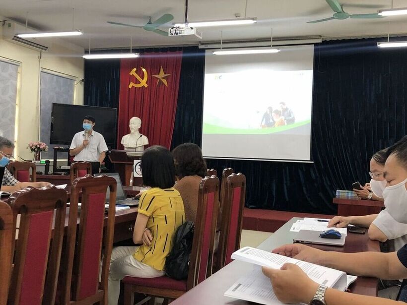 Ban Giám hiệu và giáo viên Tin học trường THCS Nguyễn Trãi tham gia lớp tập huấn về phương pháp và kĩ năng giảng dạy chương trình Tin học Quốc tế IC3