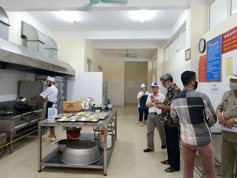 Đảm bảo vệ sinh an toàn thực phẩm bếp ăn ở trường THCS Nguyễn Trãi – Ba Đình