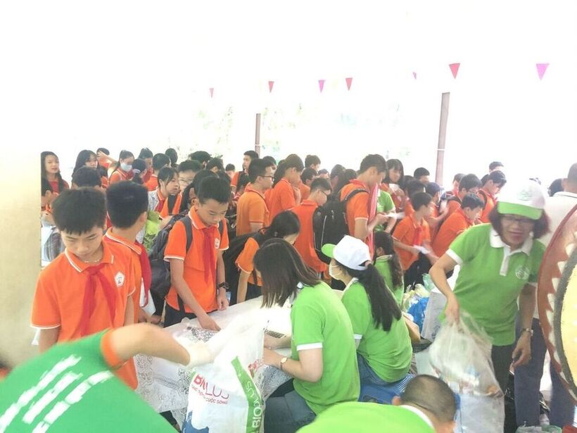 “Đổi rác lấy quà” tại trường THCS Nguyễn Trãi – Ba Đình – Hà Nội