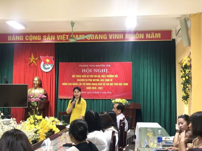 Hội nghị đối thoại giữa Bí thư Chi bộ, Hiệu trưởng với CBGVNV và phụ huynh, học sinh về nâng cao năng lực sử dụng ngoại ngữ và tin học cho học sinh năm học 2020 – 2021