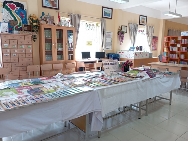 Trường THCS Nguyễn Trãi tổ chức triển lãm trưng bày sách