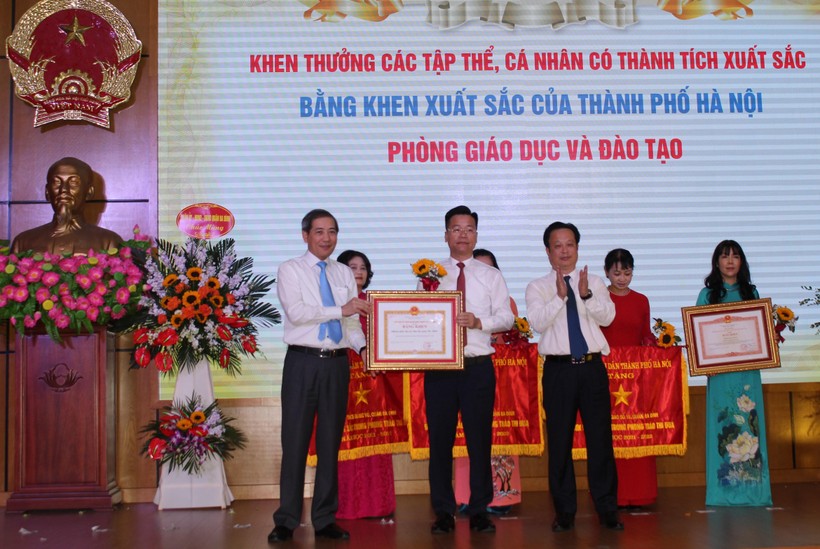Quận Ba Đình (Hà Nội) tuyên dương điển hình tiên tiến, nhà giáo tiêu biểu