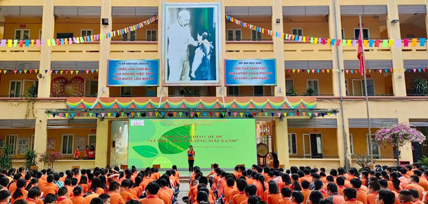 Sinh hoạt chuyên đề “Vì một môi trường mãi xanh”  ở trường THCS Nguyễn Trãi