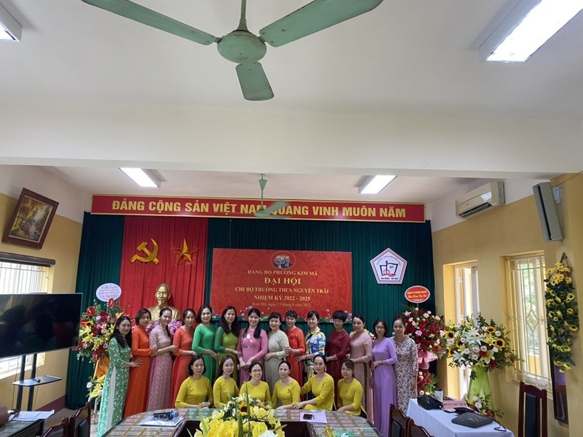 Trường THCS Nguyễn Trãi tổ chức thành công Đại hội chi bộ nhiệm kỳ 2022-2025