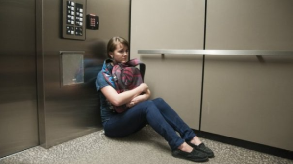 Kỹ năng thoát nạn cần lưu ý khi mắc kẹt trong thang máy