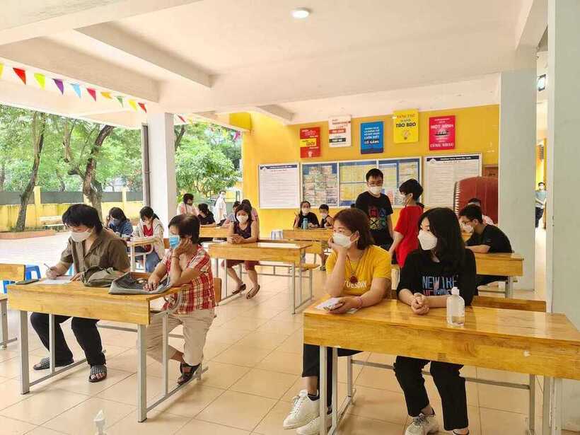 Trường THCS Nguyễn Trãi phối hợp Trung tâm Y tế phường đảm bảo an toàn tiêm vaccine phòng COVID-19 cho trẻ em từ 12 đến 17 tuổi