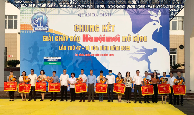 Hơn 400 vận động viên tham gia chung kết Giải chạy Báo Hànộimới 2022 quận Ba Đình