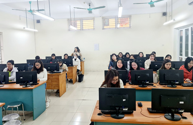 Trường THCS Nguyễn Trãi tập huấn bồi dưỡng công nghệ thông tin cho giáo viên