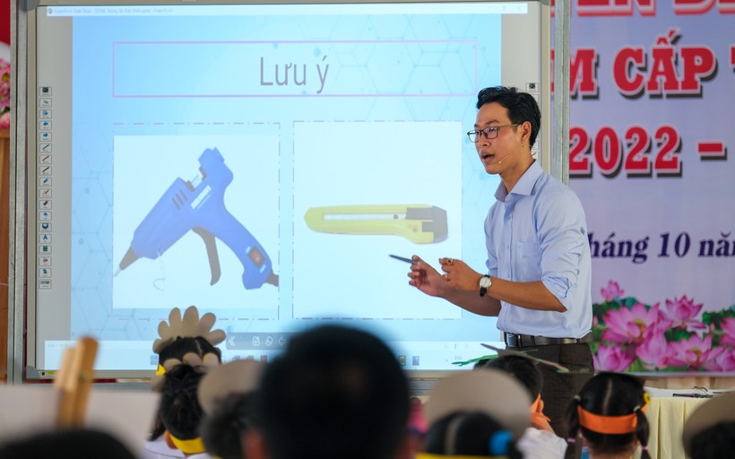 Vượt khó để nhân rộng giáo dục STEM