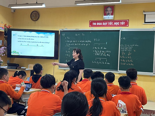 Giáo viên tổ Tự nhiên 1 hưởng ứng Hội giảng mùa xuân, Hội thi Giáo viên giỏi cấp trường