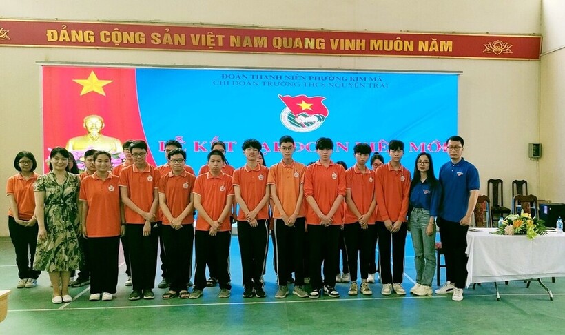 Trường THCS Nguyễn Trãi tổ chức lễ kết nạp Đoàn viên mới năm học 2022 - 2023