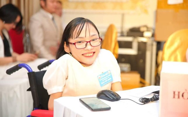 Cô giáo xương thuỷ tinh lọt top Gương mặt trẻ triển vọng Việt Nam: Nỗ lực sống, cống hiến với "lớp học 5 không"