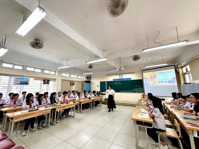 Giáo viên trường THCS Nguyễn Trãi tham gia dự giờ tiết học Chuyên đề cấp Quận môn Âm nhạc