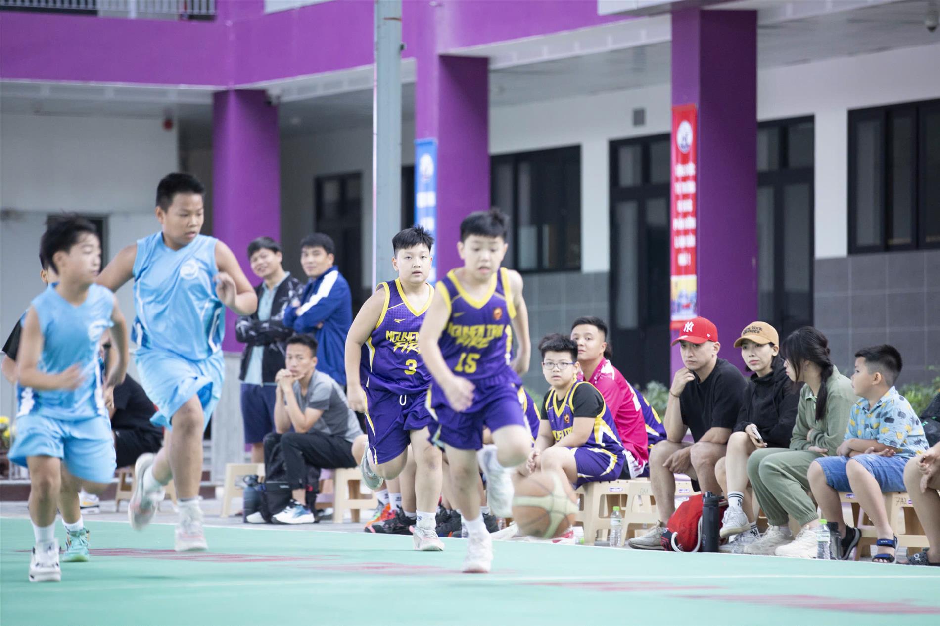 Một trong số những sân bóng rổ “HOT” nhất Quận Ba Đình - điểm đến yêu thích của các Fan trường “Tím”