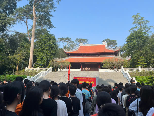 Chuyến đi tham quan đến Khu Di tích K9 tại Đá Chông, huyện Ba Vì của lớp 6A1