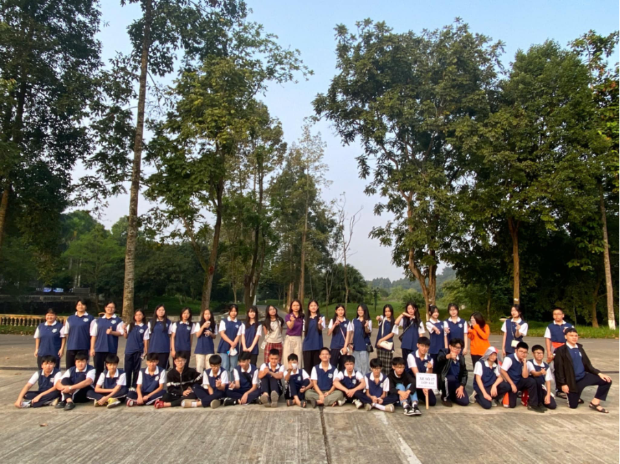 Lớp 8A5 tham quan trải nghiệm tại khu di tích Đá Chông - Đảo Ngọc Xanh.