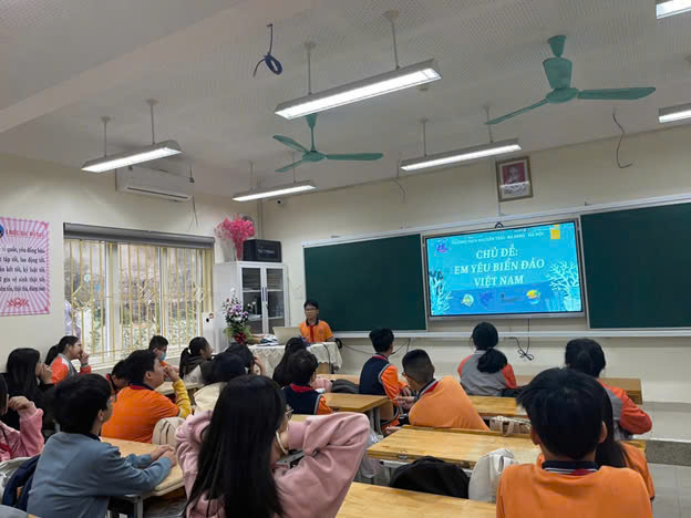 Lớp 7A3 hưởng ứng chủ đề: Em yêu biển đảo Việt Nam