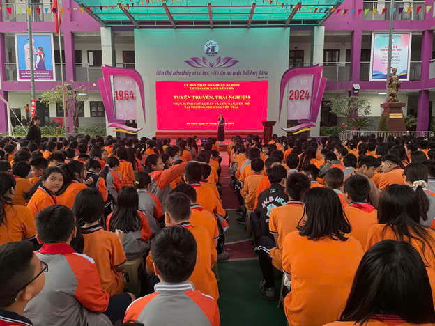 Trải nghiệm thực hành phòng cháy chữa cháy và cứu nạn cứu hộ của lớp 7A3