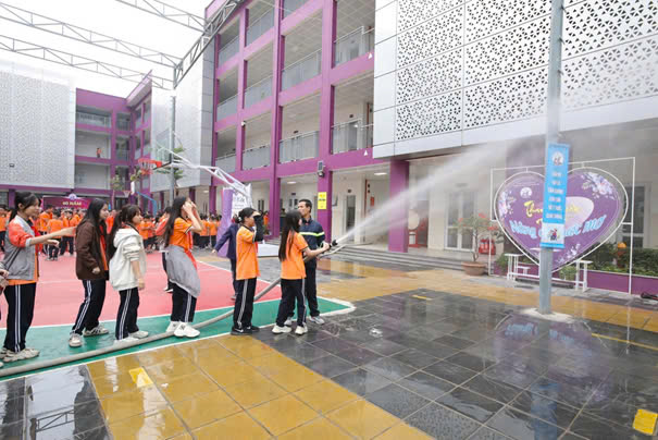 Chi đội 7A2 tập huấn phòng cháy chữa cháy