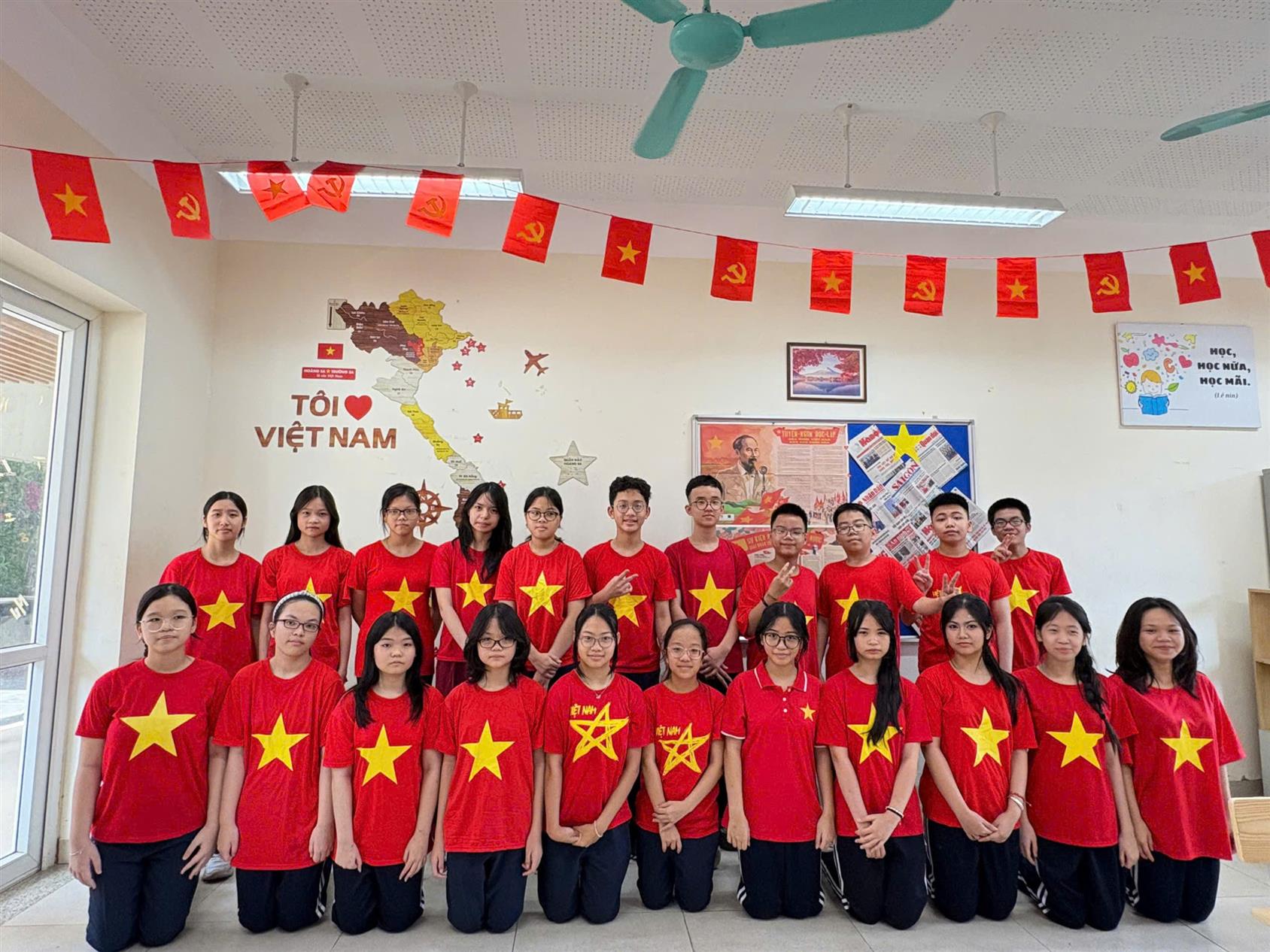 Tổ quốc luôn trong lớp em