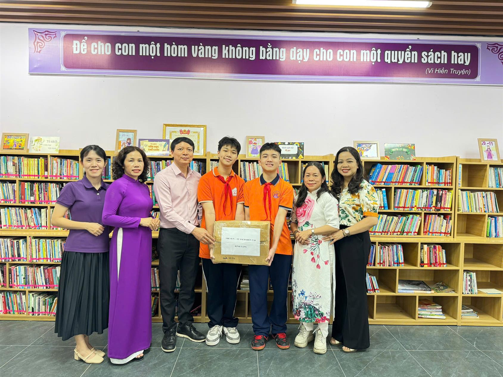 Trường Spring Hill trao tặng hơn 100 đầu sách, tiếp sức xây dựng “Thư viện hạnh phúc” tại THCS Nguyễn Trãi