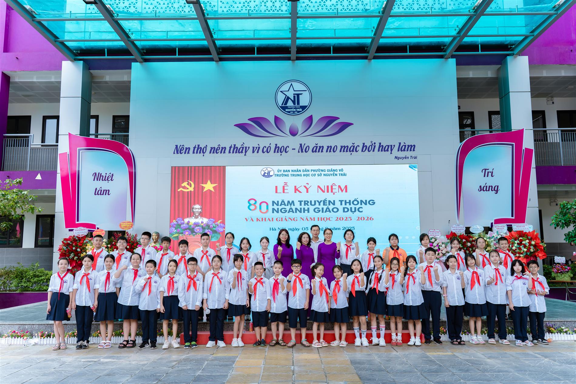 "Ngỡ ngàng” và “tự hào” trong ngày KHAI GIẢNG tại trường THCS Nguyễn Trãi