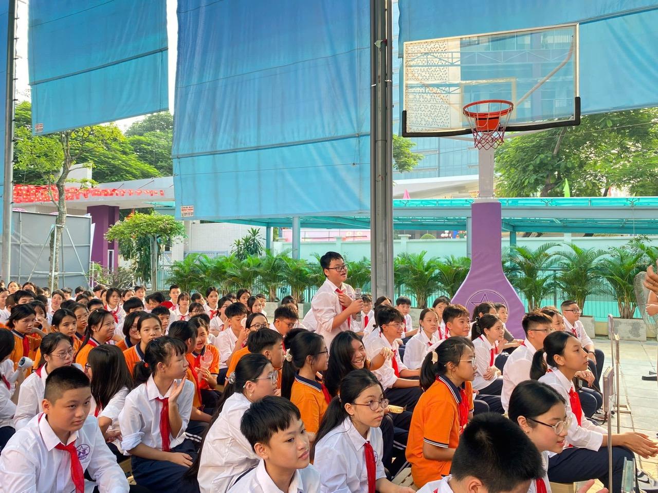 Sôi nổi hoạt động SHDC tuần đầu tiên của năm học mới 2025-2026 tại trường THCS Nguyễn Trãi