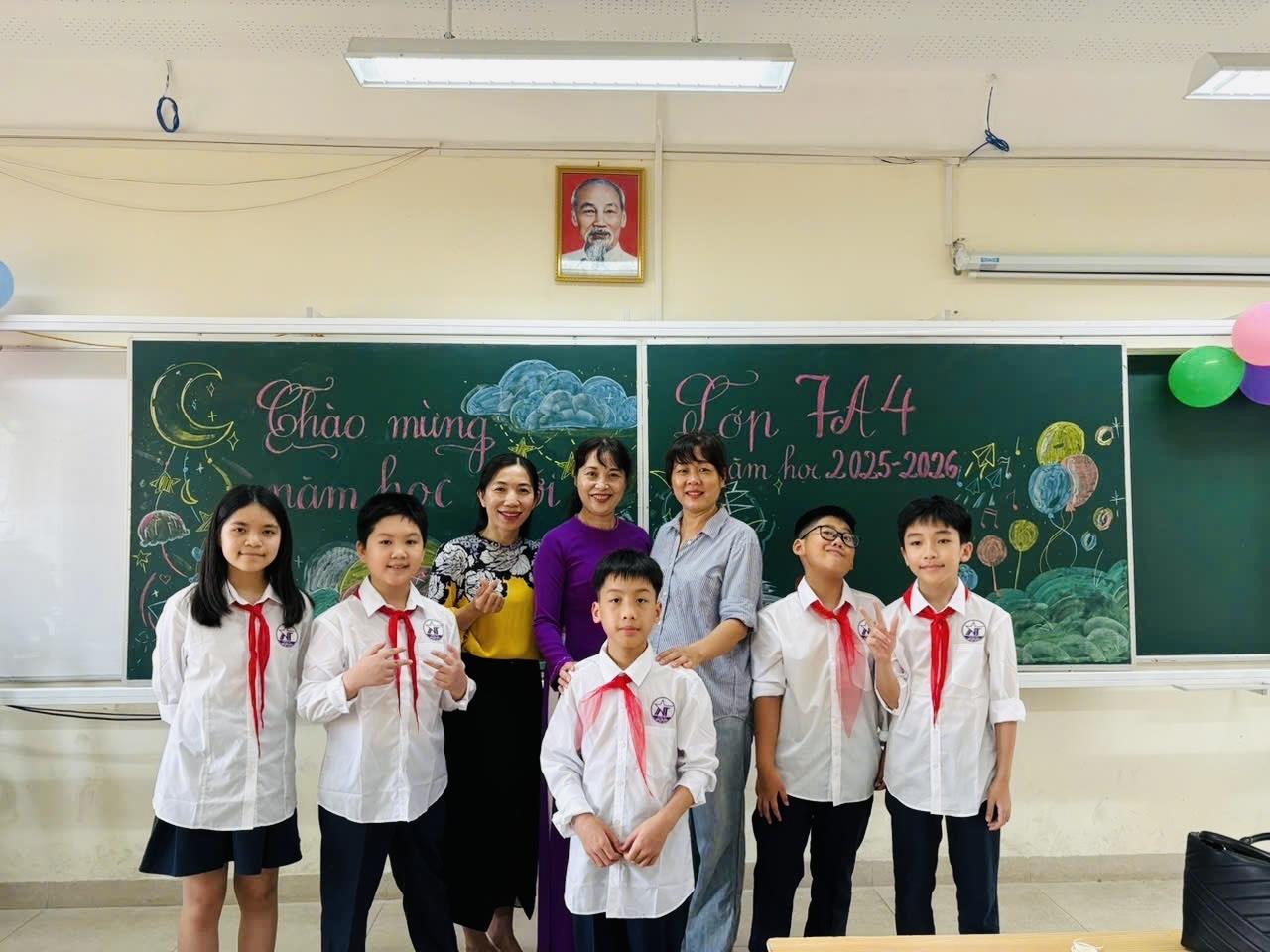 Lớp 7A4 trường THCS Nguyễn Trãi tưng bừng chào năm học mới 2025-2026
