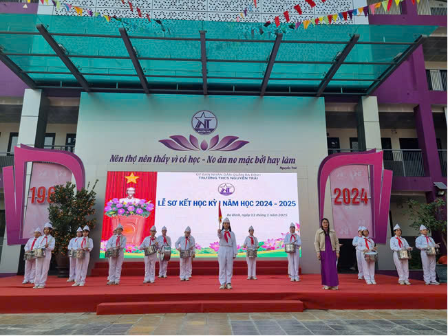 Trường THCS Nguyễn Trãi (Ba Đình) tổ chức Lễ sơ kết học kì I năm học 2024 - 2025