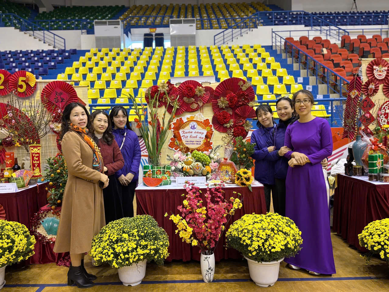 Niềm vui của Công đoàn trường THCS Nguyễn Trãi trong chương trình “Tết sum vầy – Xuân ơn Đảng”